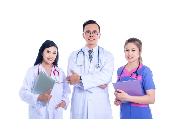 Asiático Meadical Equipo Sonriendo Cámara Sobre Blanco Fondo — Foto de Stock