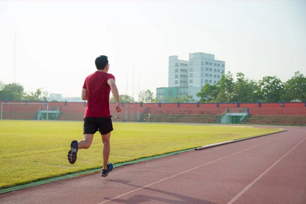 Joven Asiático Deportivo Hombre Corriendo Deporte Complejo Centro —  Fotos de Stock