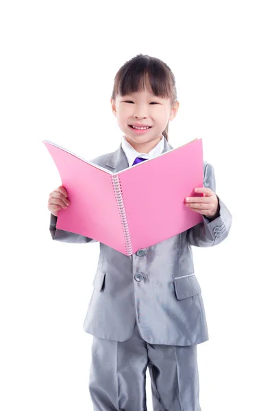 Μικρό Ασιατικό Κορίτσι Φορώντας Κοστούμι Και Κρατώντας Σημειωματάριο Και Χαμόγελα — Φωτογραφία Αρχείου