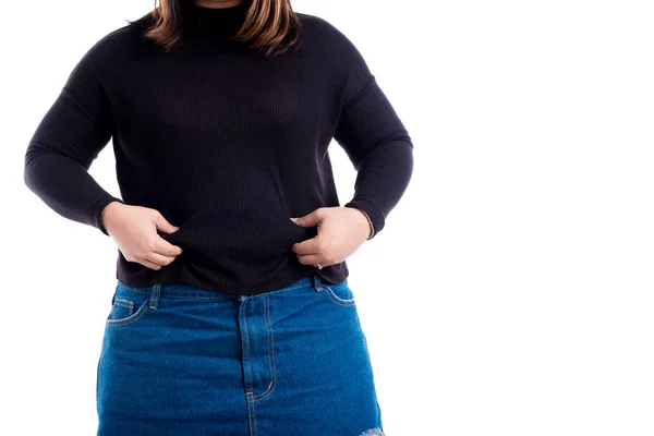 Mulher gorda em pano preto em pé sobre branco — Fotografia de Stock