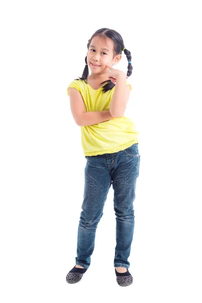 Piena lunghezza di giovani asiatico ragazza in piedi e sorrisi — Foto Stock