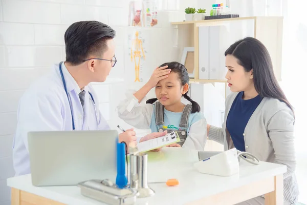 Young Asian Girl Headache Fever Come Visit Doctor Her Mother — Stock Photo, Image