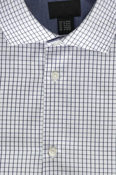 Bir erkek gömlek yakın çekim