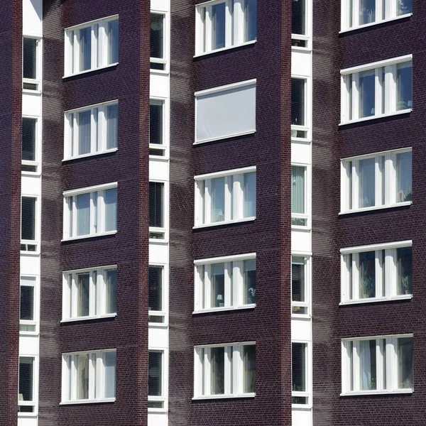 Moderno edificio de apartamentos —  Fotos de Stock