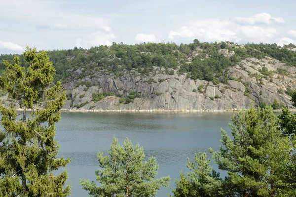 Flatoen, İsveç Skerry kayalarda