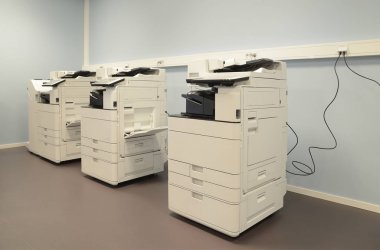 Fotokopi makineleri ile Oda.