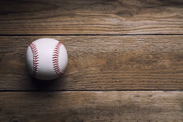 Baseball auf Holz Tisch Hintergrund — Stockfoto