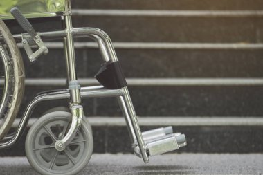 Hastanede Park boş tekerlekli sandalye