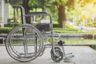 Hastanede Park boş tekerlekli sandalye