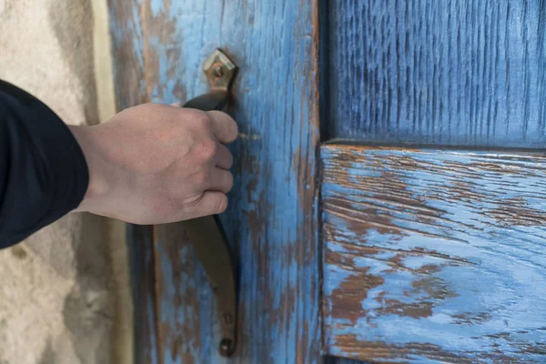 Hand hold handle of door, close up — Stock Photo, Image