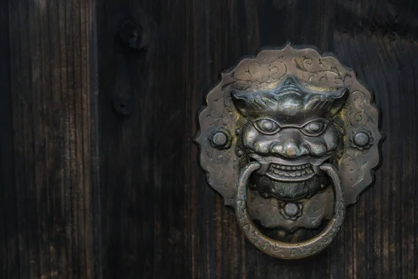 Old-fashioned steel knocker, close up — Stock Photo, Image