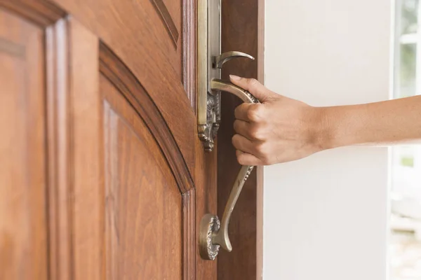 Hand hold handle of door, close up — Stock Photo, Image