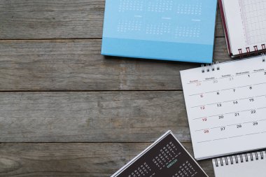 Takvim planlama iş toplantısı için masaya yakın çekim