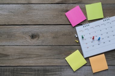 Takvim planlama iş toplantısı için masaya yakın çekim