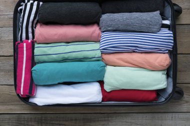 yeni bir yolculuk için bir Bagaj ve seyahat için uzun bir weeken ambalaj