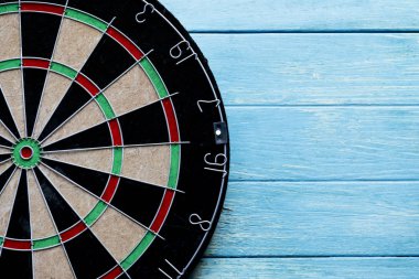 ta hedef dart tahtası merkez noktasını masada, baş-e kadar kapatın