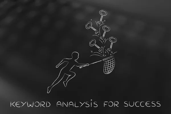 Palavras-chave para alcançar o sucesso, homem com chaves de captura de rede — Fotografia de Stock