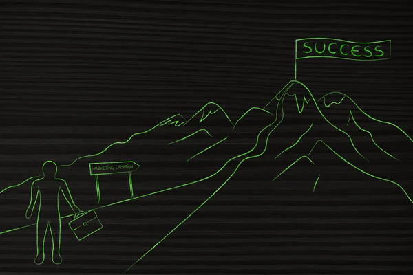 成功するマーケティング キャンペーン パスにハイキングのビジネスマン — ストック写真
