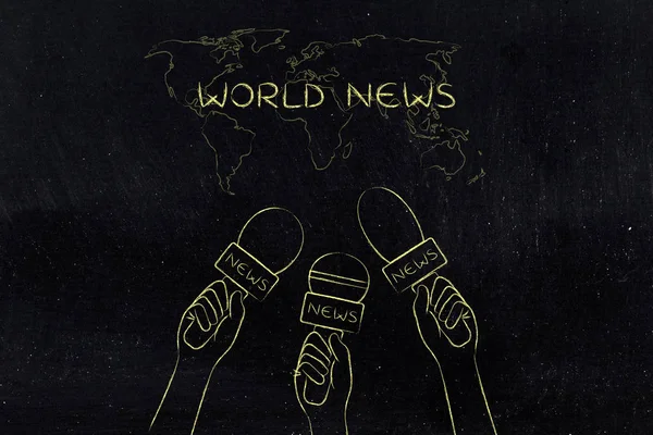 Microfoni reporter sulla mappa del mondo, copertura delle notizie e titoli co — Foto Stock