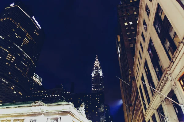 O Edifício Chrysler (Manhattan, Nova Iorque) à noite — Fotografia de Stock