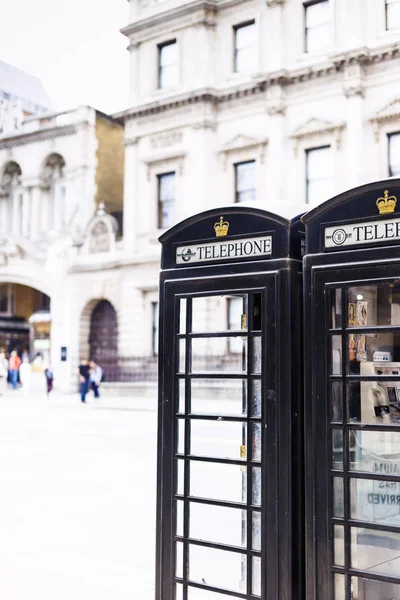 독특한 블랙 전화 중 하나에 중앙 런던에서 상자 — 스톡 사진