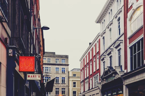 Dublin şehir merkezine yakın Grafton Street mimarisinde — Stok fotoğraf