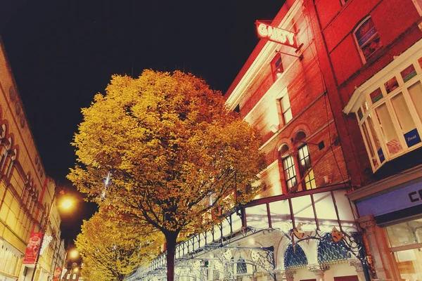 King Street and the Gaiety Theatre in Dublin city centre — Stock Photo, Image