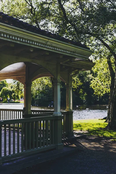 Detail St Stephen 's Green Park di pusat kota Dublin — Stok Foto