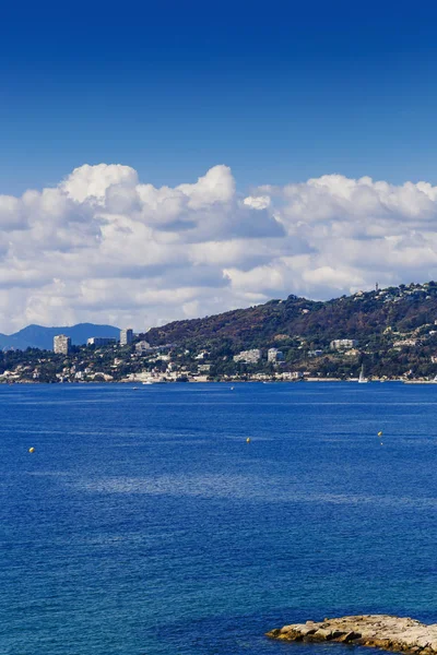 Paysage méditerranéen bleu sur la Côte d'Azur — Photo