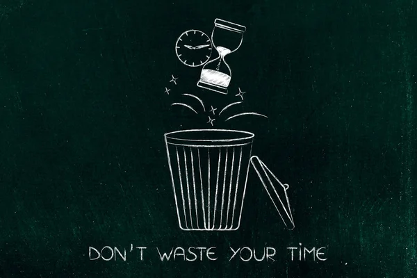 Tiimalasi ja kello putoavat roskakoriin, ajanhukkaa — kuvapankkivalokuva