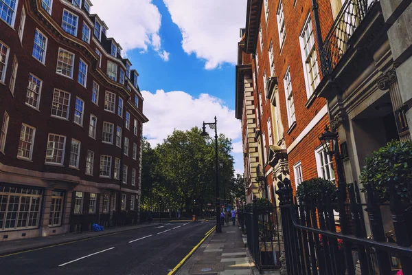 Detail der Straßen des Londoner Stadtzentrums in der Nähe des Grosvenor Square — Stockfoto