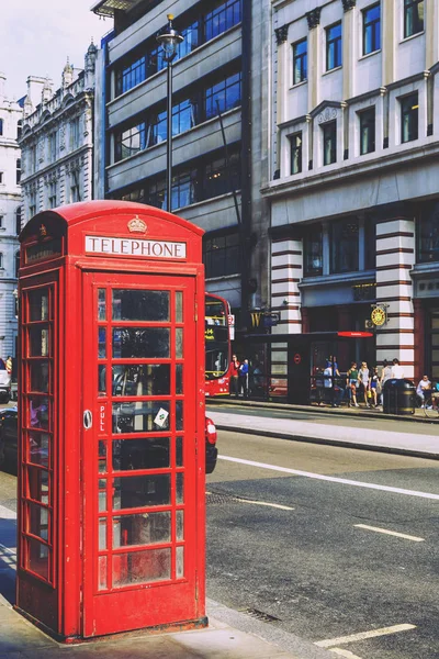 Calles del centro de Londres y la hermosa arquitectura en — Foto de Stock