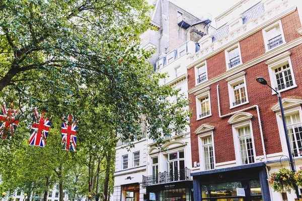 Bruton street in der wohlhabenden gegend von mayfair in london city cen — Stockfoto