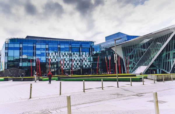 The Docklands area of Dublin featuring the Bord Gais Theatre — Stock Photo, Image