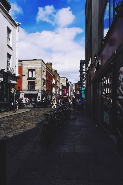 The pubs and streets in the Temple Bar district in Dublin, Ireland — Stock Photo, Image