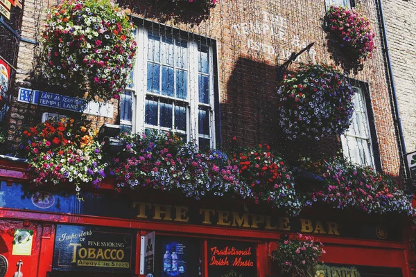 Ирландский паб Felle Bar в районе, названном в его честь — стоковое фото