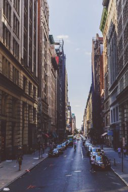 Mimari ve Manhattan sokaklarında boyunca güzel binalar