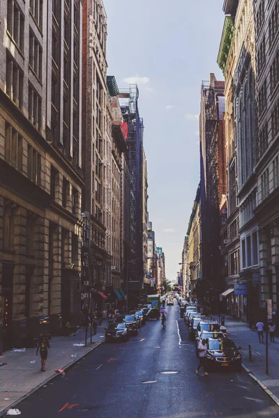 Mimari ve Manhattan sokaklarında boyunca güzel binalar