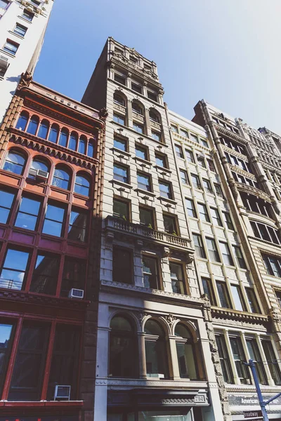 Architecture and beautiful buildings along Broadway in Manhattan — Stock Photo, Image