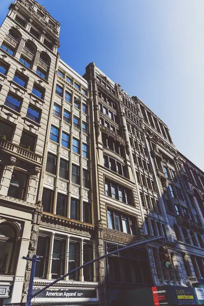Arquitetura e belos edifícios ao longo da Broadway em Manhattan — Fotografia de Stock