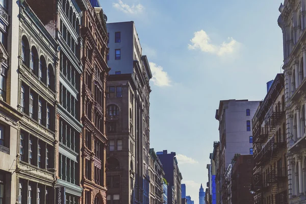 Arquitetura e belos edifícios ao longo da Broadway em Manhattan — Fotografia de Stock