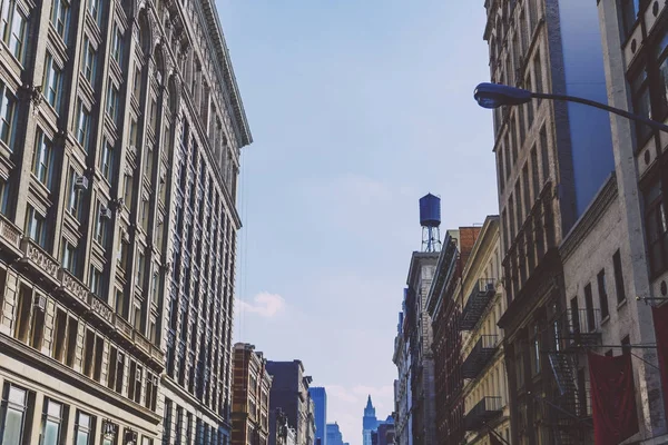 Arquitetura e belos edifícios ao longo da Broadway em Manhattan — Fotografia de Stock