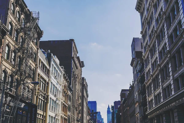 Arquitetura e belos edifícios ao longo da Broadway em Manhattan — Fotografia de Stock