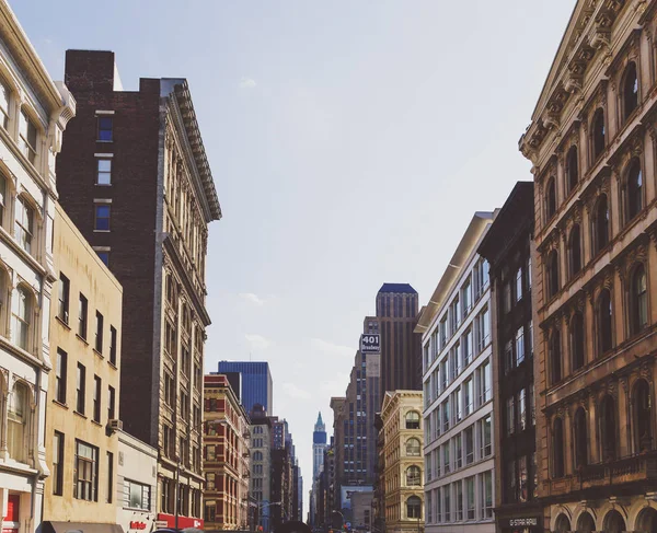 Arquitetura e belos edifícios ao longo da Broadway em Manhattan — Fotografia de Stock