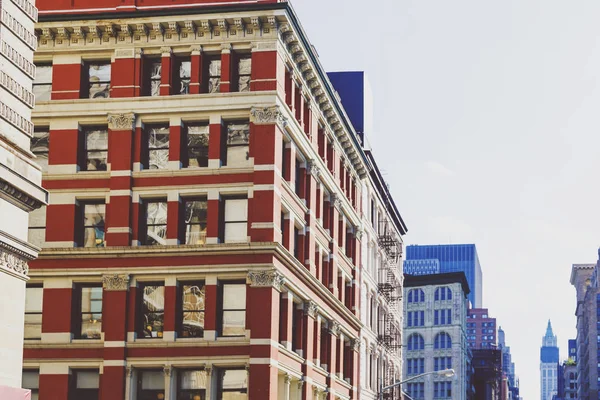 Arquitetura e belos edifícios ao longo da Broadway em Manhattan — Fotografia de Stock