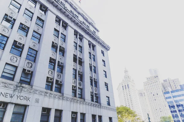 Architecture and beautiful buildings in the Manhattan City Hall — Stock Photo, Image