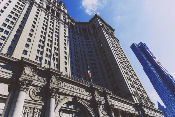 Arquitectura y hermosos edificios en el Ayuntamiento de Manhattan — Foto de Stock