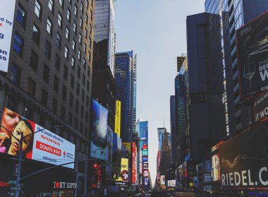 Meşgul Times Square Manhattan, Nyc reklam panoları bol olan bir