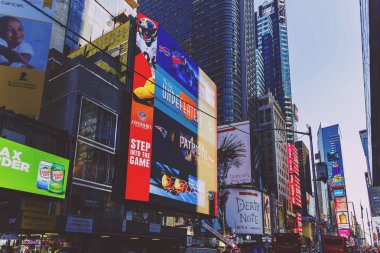 Meşgul Times Square Manhattan, Nyc reklam panoları bol olan bir