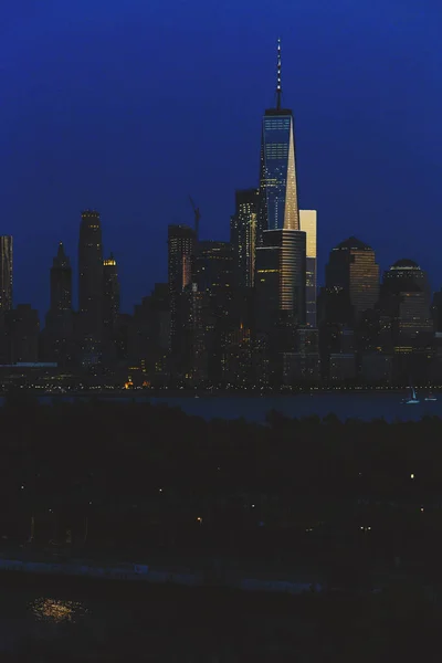 Vista noturna do horizonte de Manhattan e do rio Hudson de Hobo — Fotografia de Stock